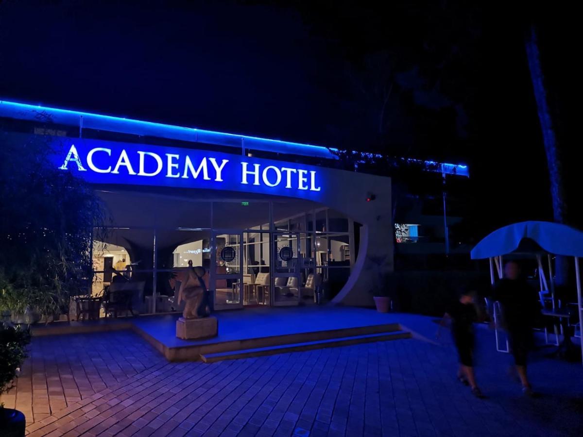 Academy Hotel Venus Bagian luar foto